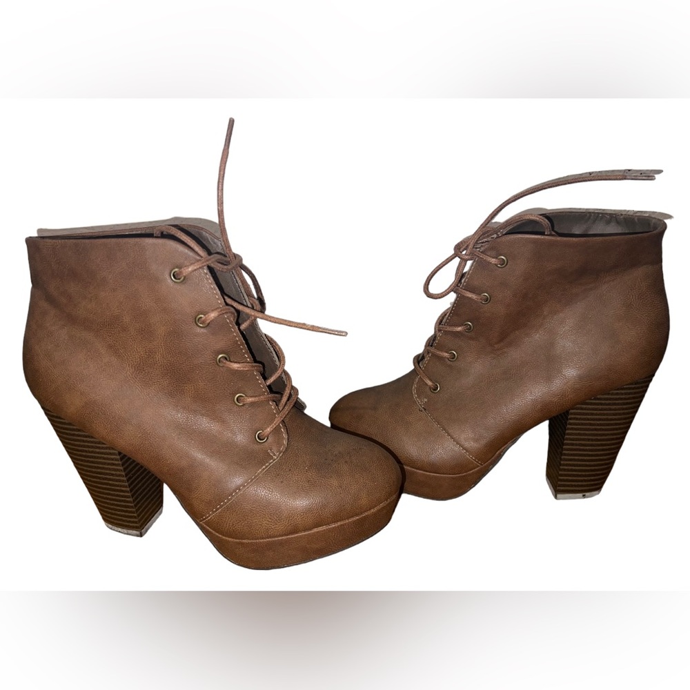 Mossimo Brown Platform boots size 7